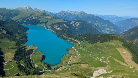 Le lac de Roselend en vue aérienne