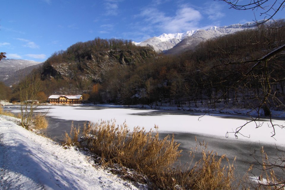 lac de charbonnieres en hiver